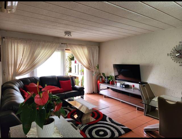 2 BEDROOM APARTMENT FOR SALE IN KEY WEST ESTATE